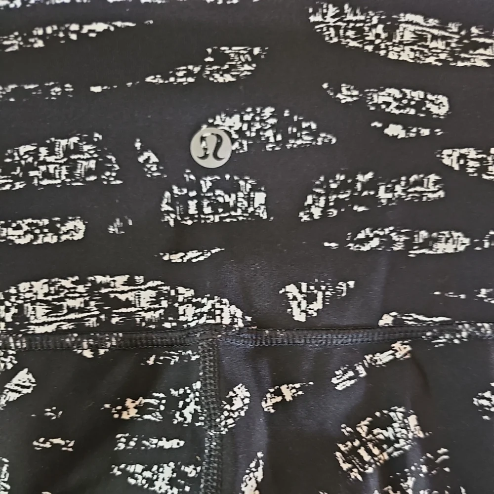 LULULEMON Wunder under high rise crop leggings black white sz 6 WP261